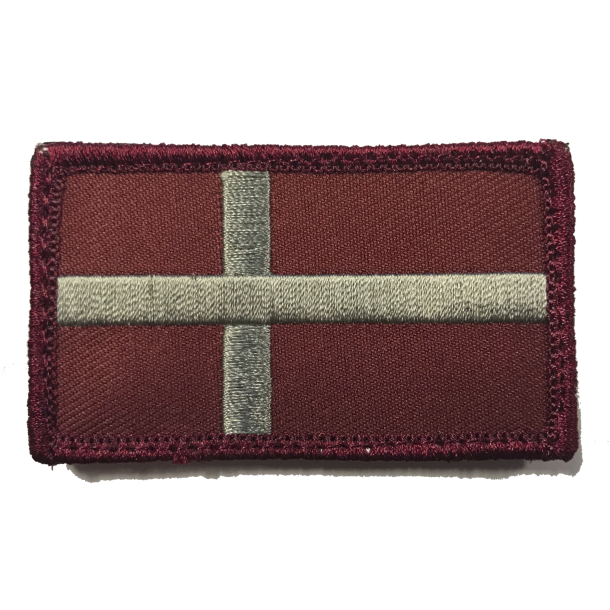 PATCH - DANNEBROG FLAG MAROON BATTLESHIP (4 x 7 cm broderet med velcro bagside) - NO NAME - Viking Gear